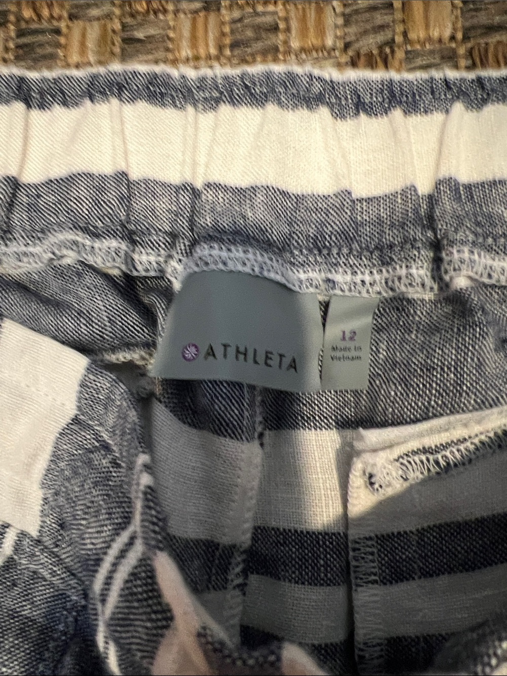 New Athleta shorts large - Picture 2 of 3